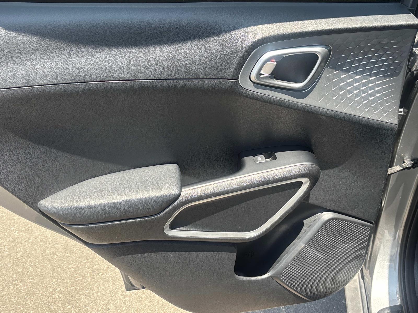 2023 Kia Soul LX photo 24