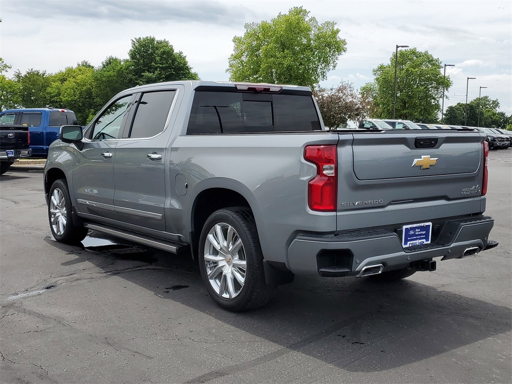 2024 Chevrolet Silverado 1500 High Country photo 2