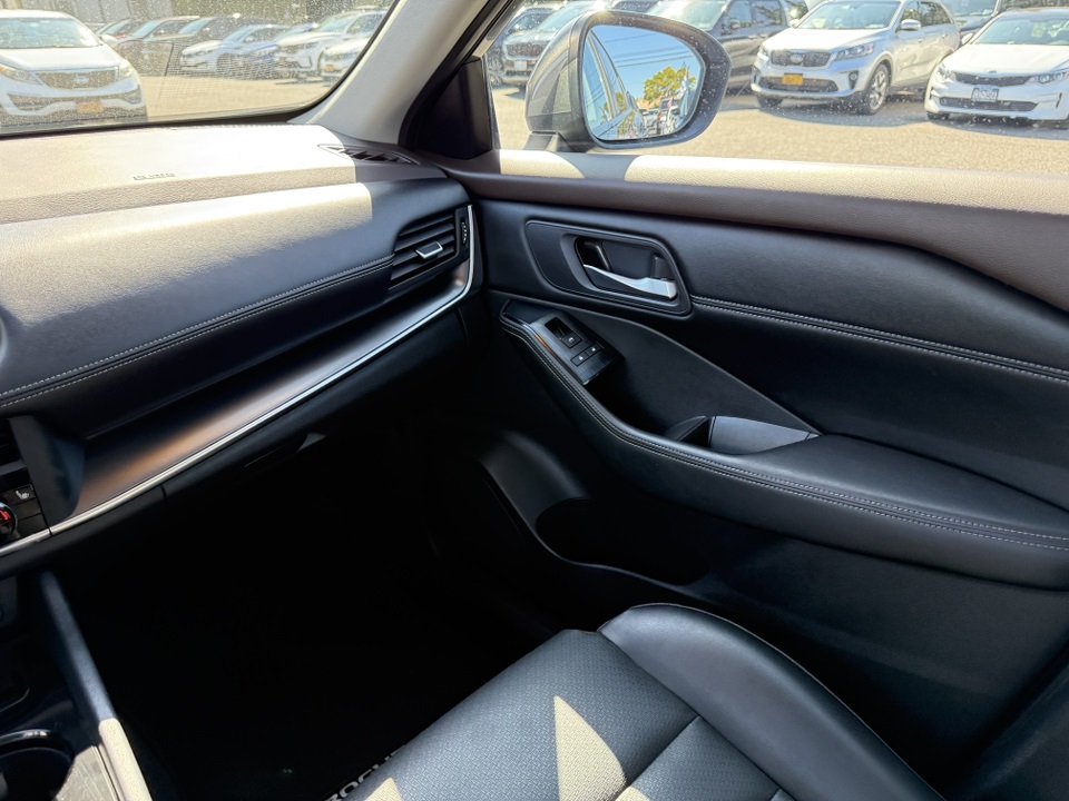 2023 Nissan Rogue SV photo 16