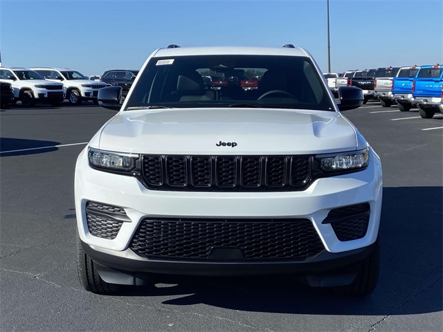 2025 Jeep Grand Cherokee Altitude photo 8