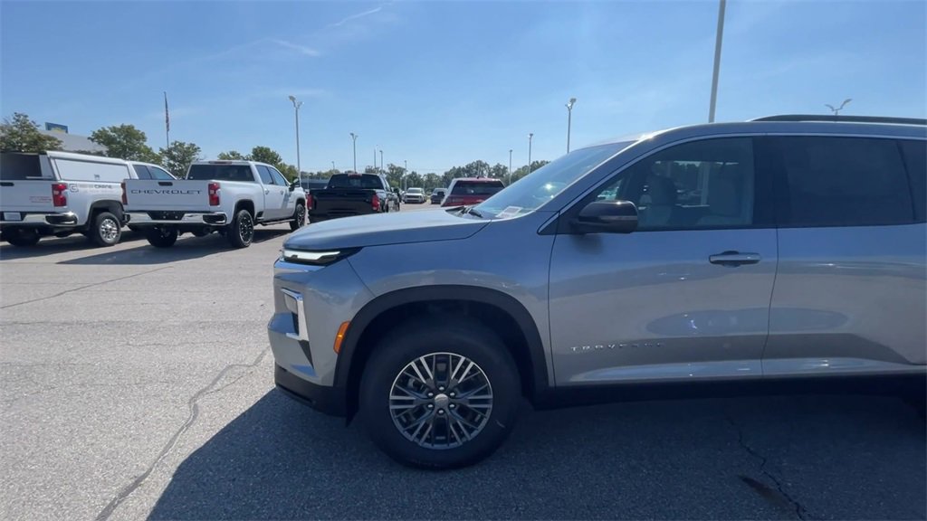 2026 Chevrolet Traverse photo 4
