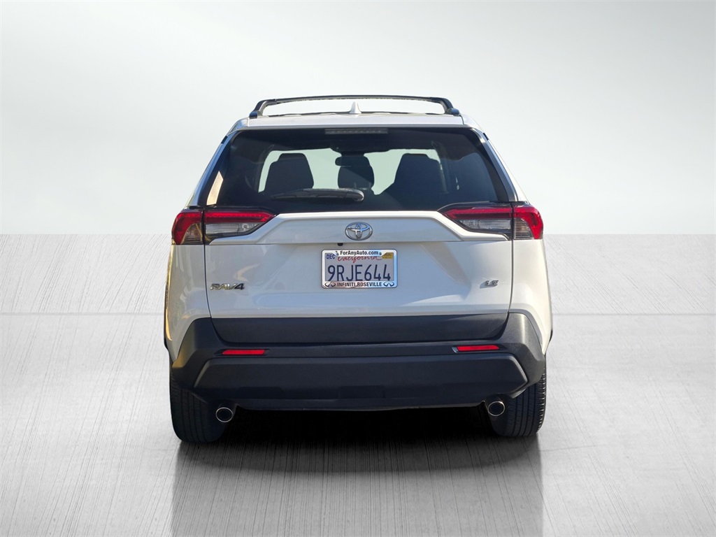 2019 Toyota RAV4 LE photo 5