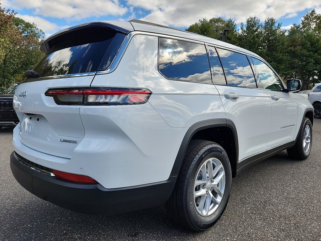2025 Jeep Grand Cherokee Laredo Altitude photo 4