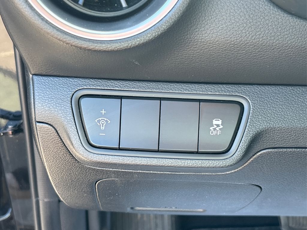 2022 Kia Forte LXS photo 29