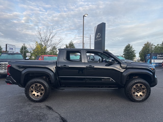 2025 Toyota Tacoma Trailhunter photo 2