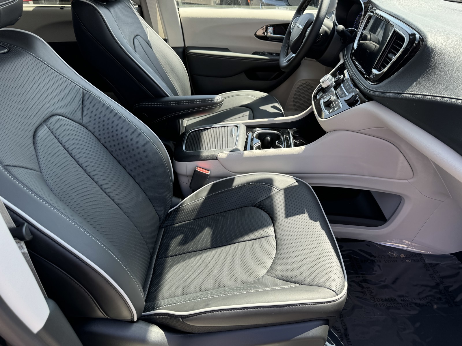 2024 Chrysler Pacifica Limited photo 8