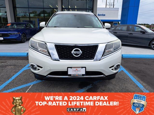 2016 Nissan Pathfinder SL photo 2
