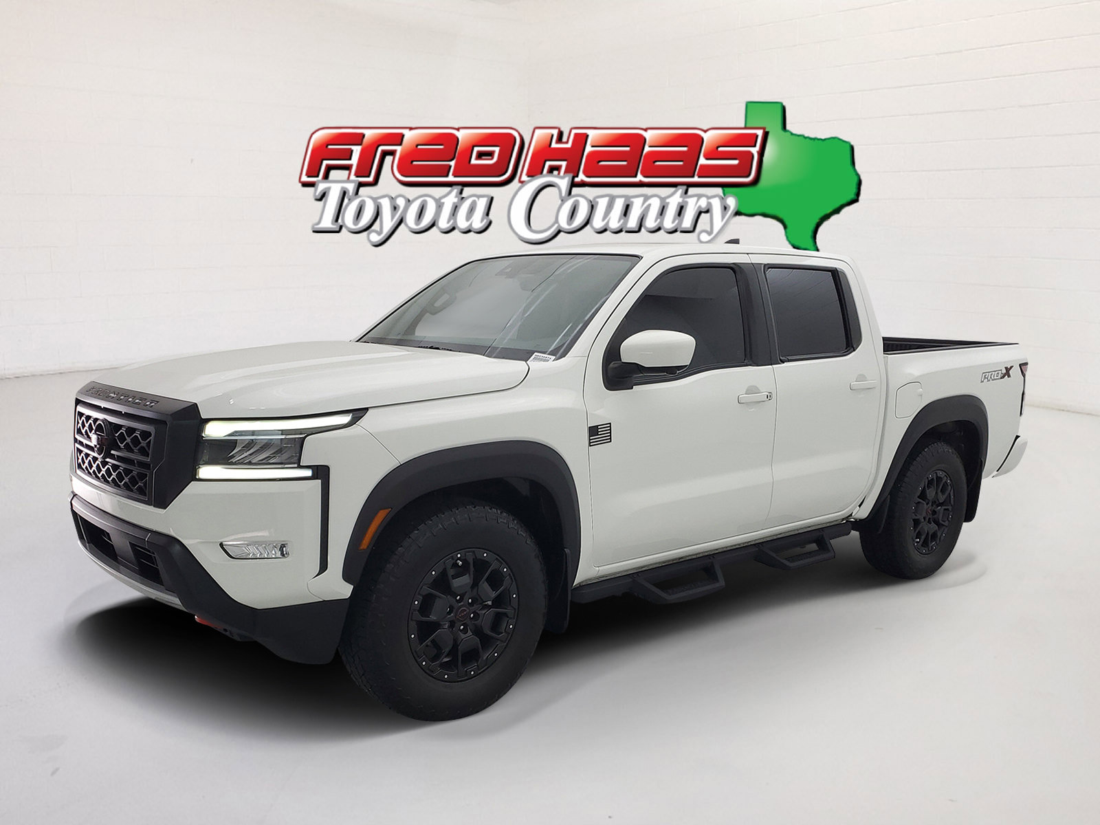 2023 Nissan Frontier PRO-X's photo
