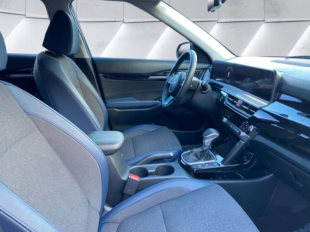 2024 Kia Seltos S photo 12