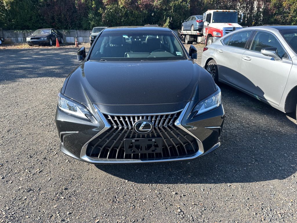 2022 Lexus ES 350 photo 2