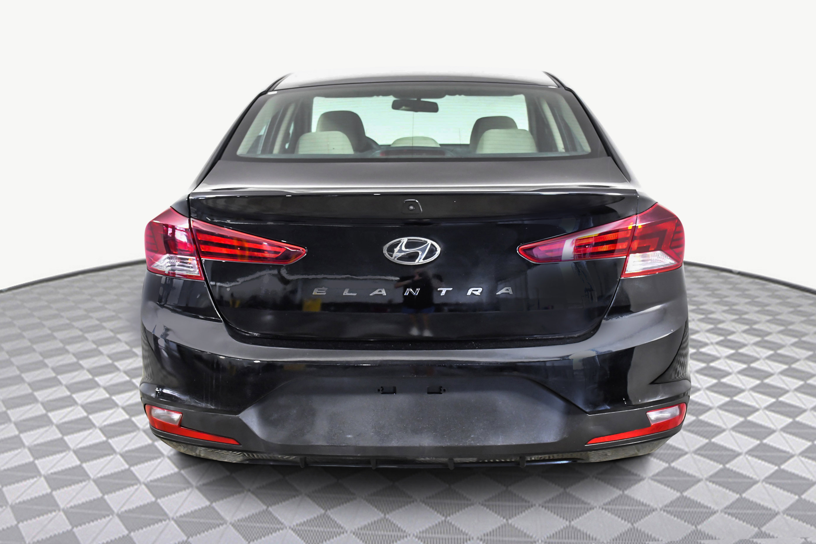 2019 Hyundai Elantra SE photo 3