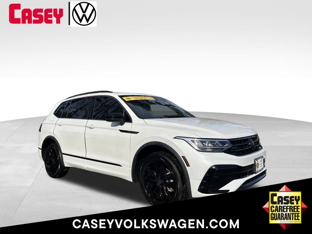 2022 Volkswagen Tiguan SE R-LINE BLACK's photo