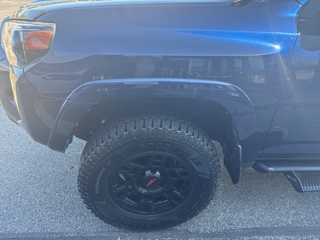 2018 Toyota 4Runner TRD Off-Road Premium photo 2
