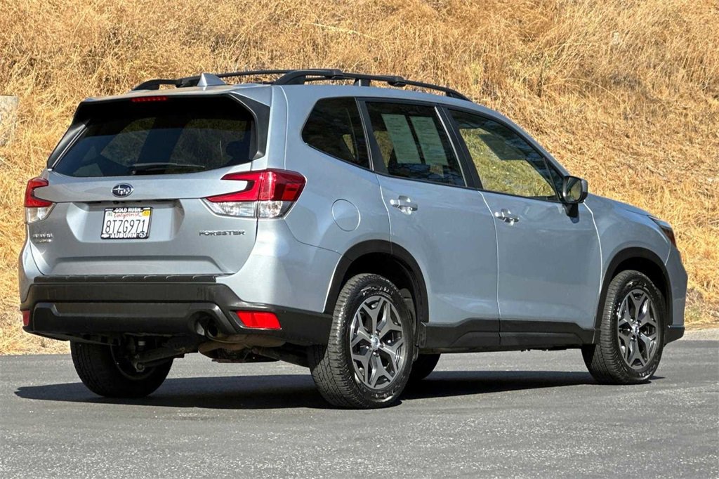 2021 Subaru Forester Premium photo 4