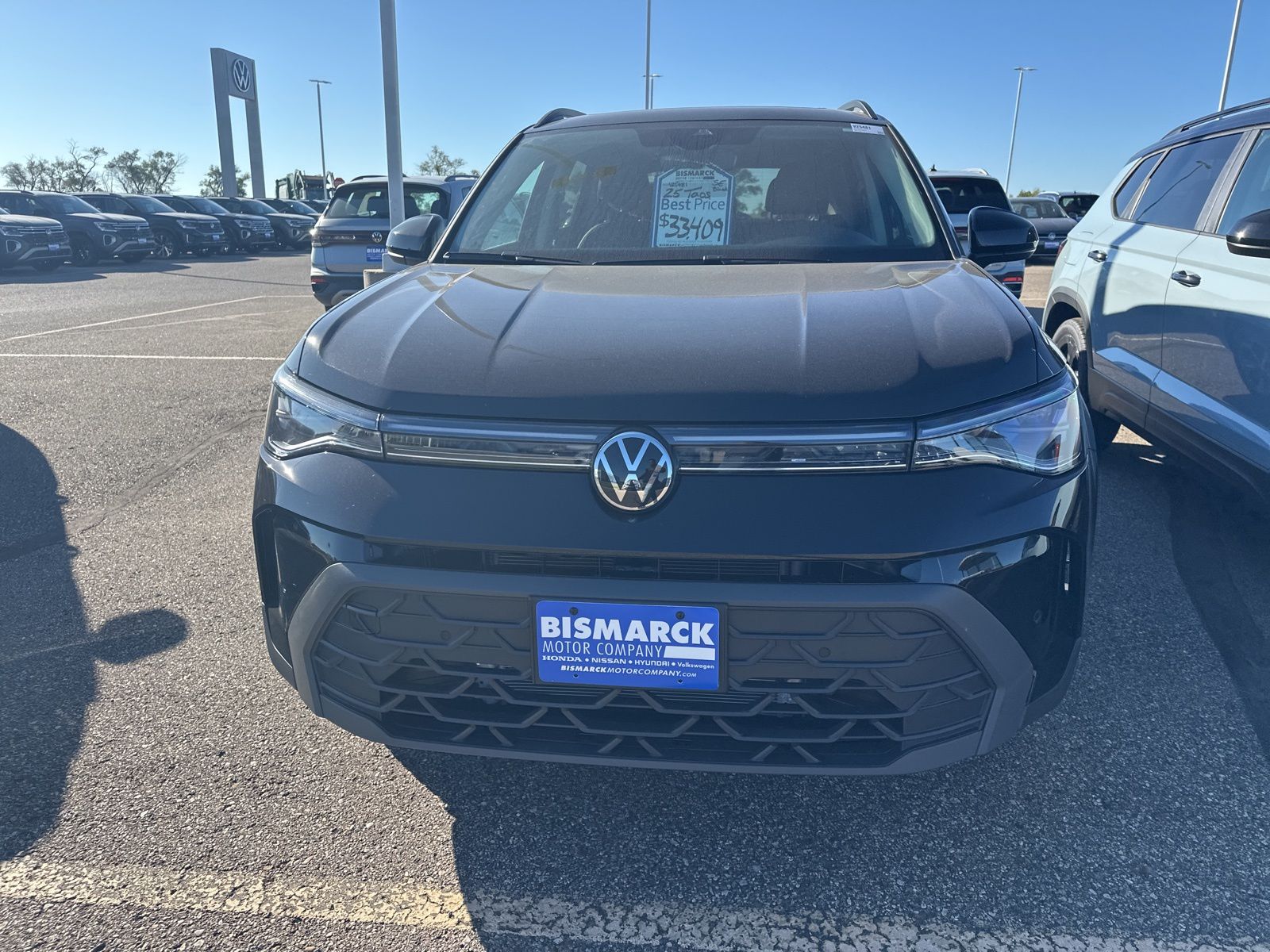2025 Volkswagen Taos SE photo 2