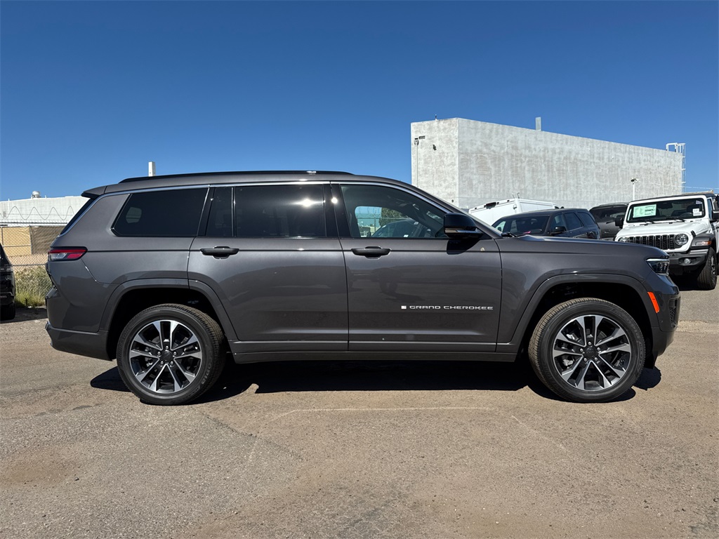 2025 Jeep Grand Cherokee Overland photo 5