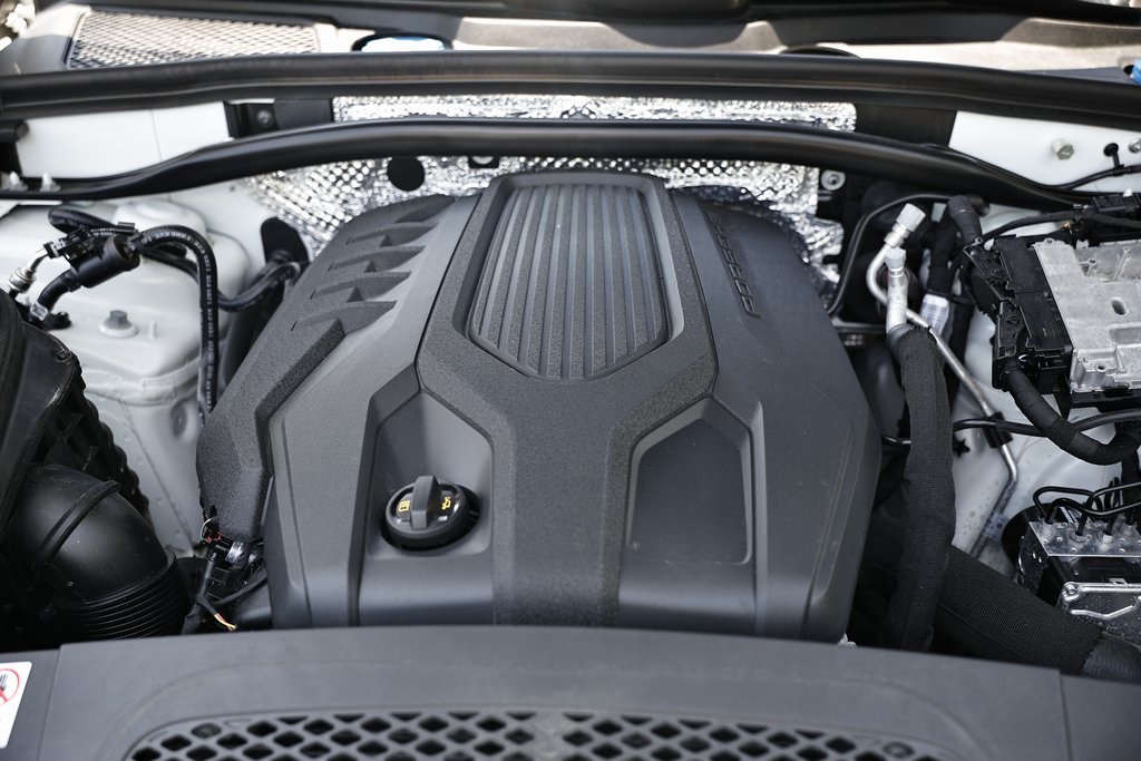 2024 Porsche Macan T photo 31