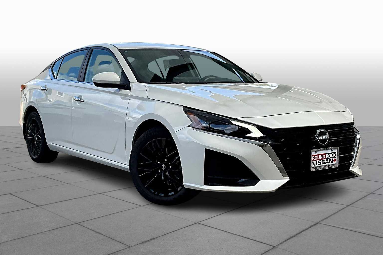2025 Nissan Altima SV photo 2