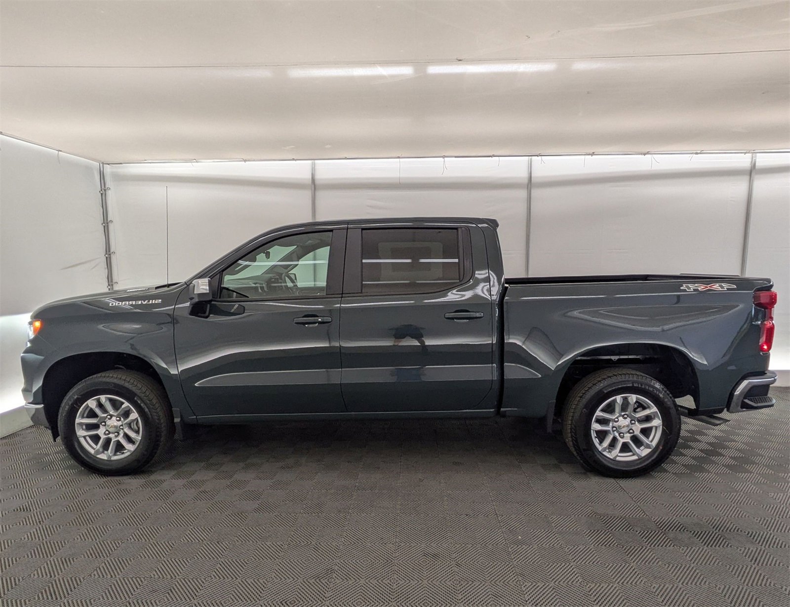 2025 Chevrolet Silverado 1500 LT photo 3