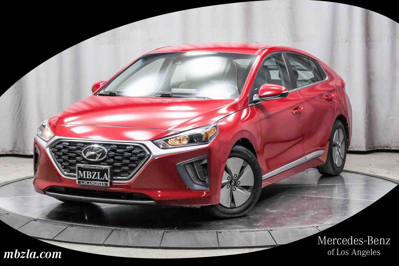 2022 Hyundai Ioniq SE's photo