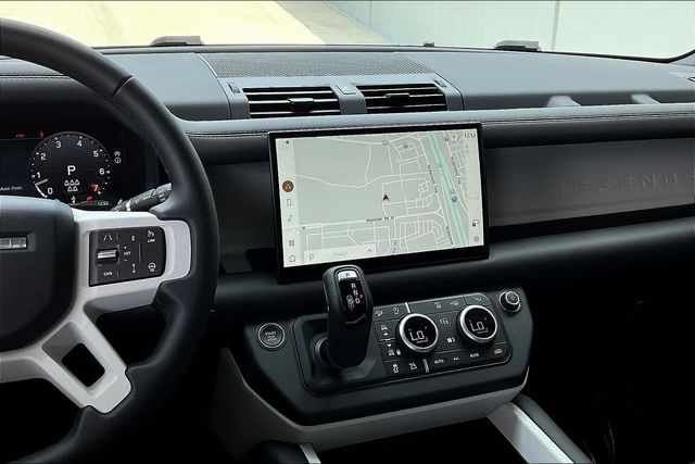 2025 Land Rover Defender 110 S photo 6