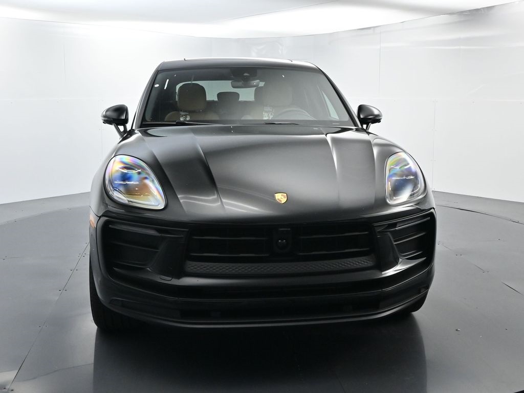 2026 Porsche Macan T photo 16