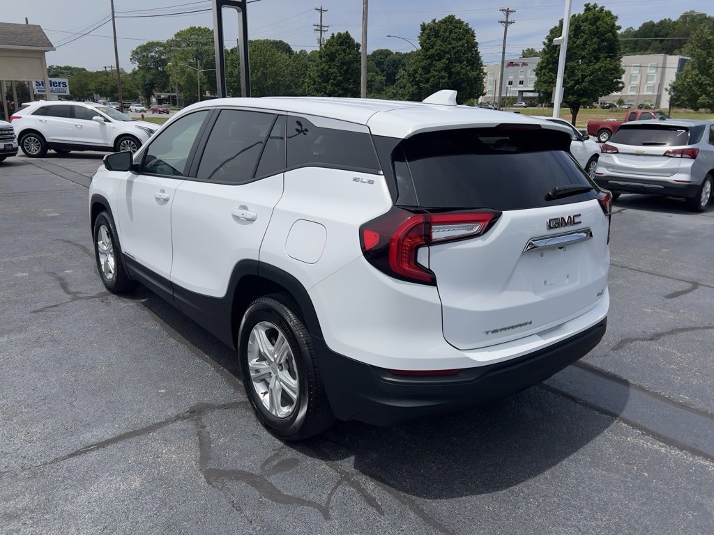 2024 Gmc Terrain SLE photo 2