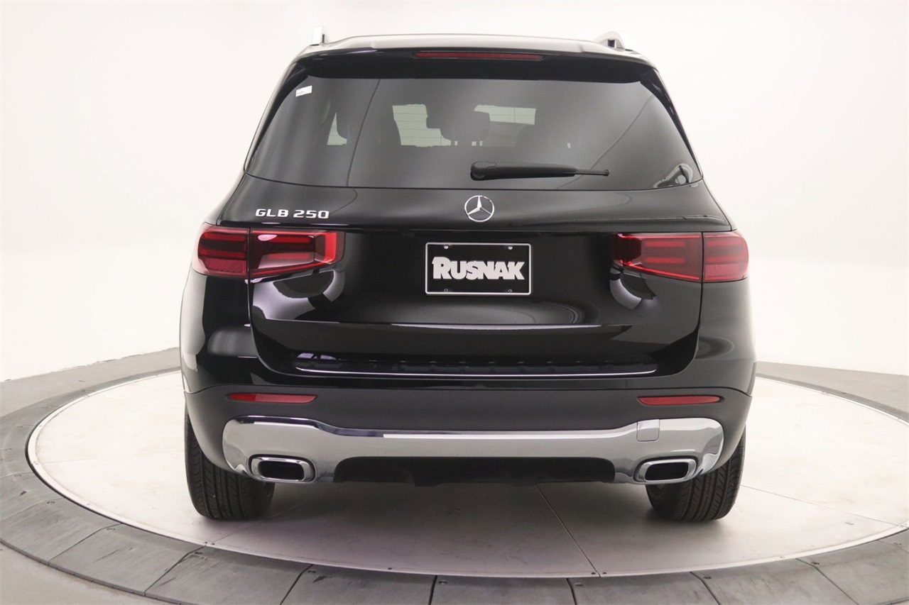2025 Mercedes Benz GLB 250 photo 3