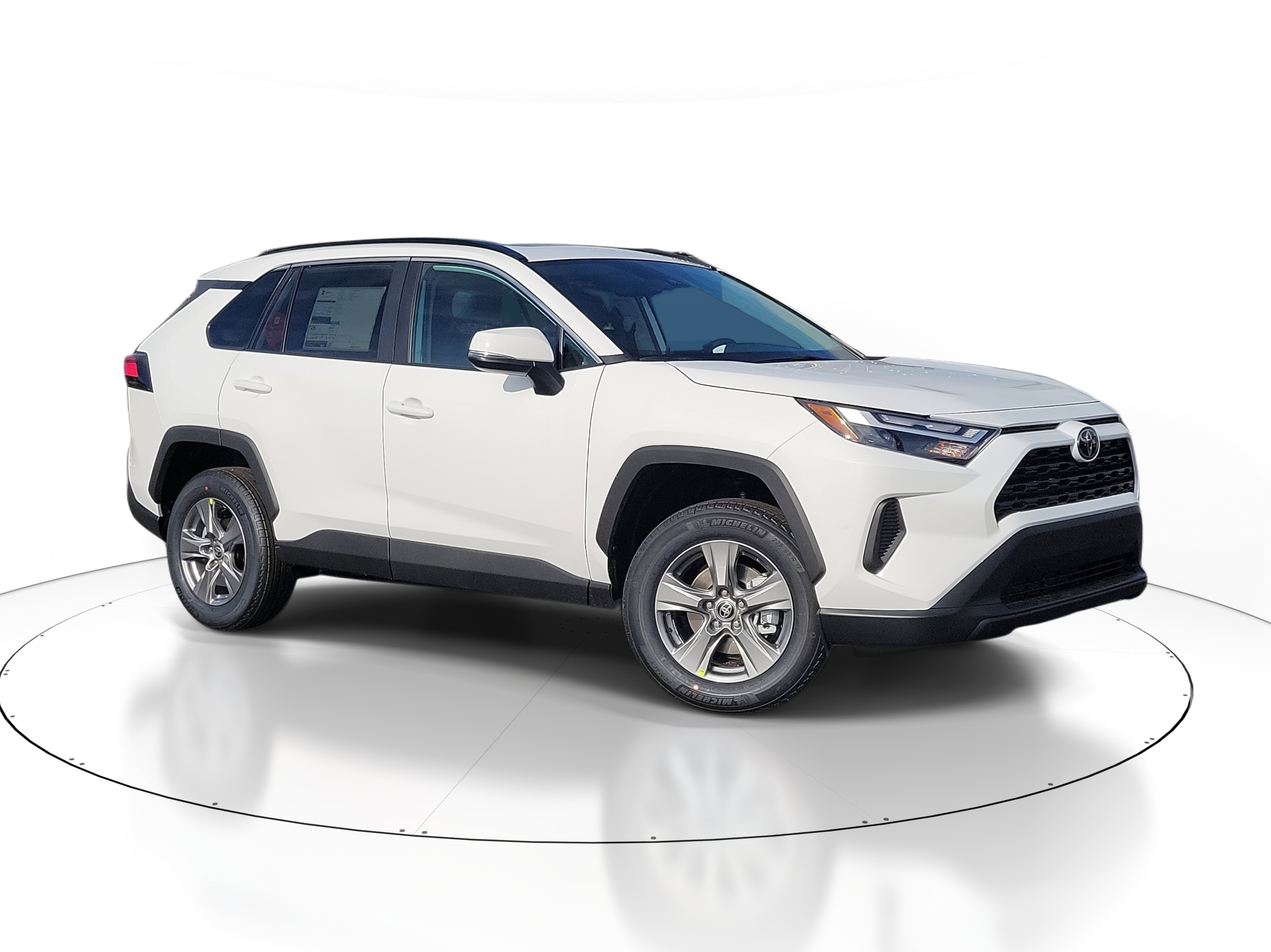 2025 Toyota RAV4 XLE's photo
