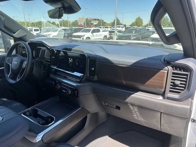 2025 Chevrolet Silverado 3500HD High Country photo 17