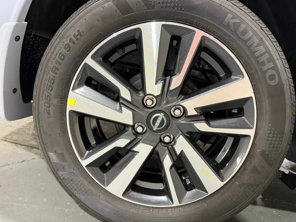 2025 Nissan Versa SV photo 10