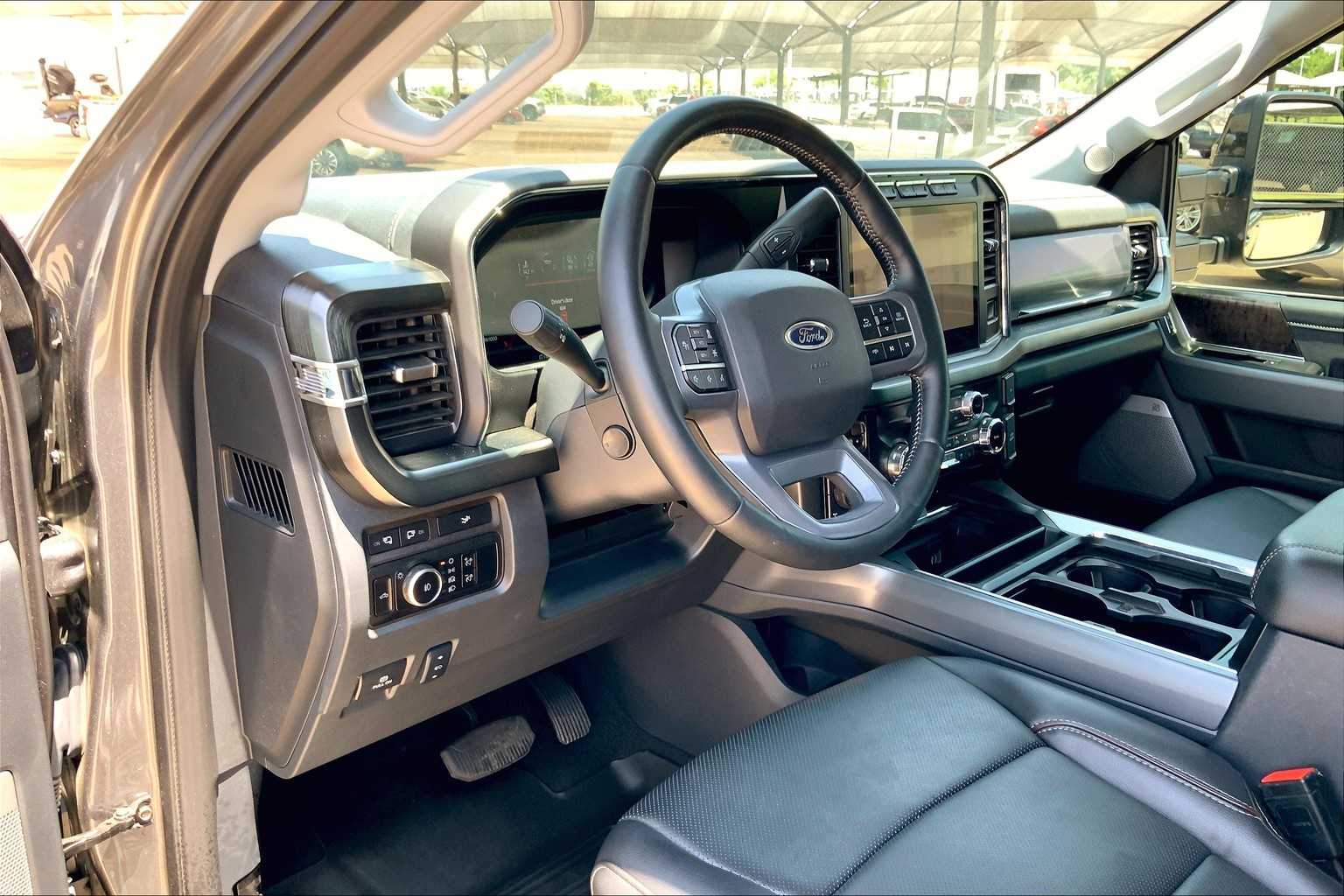 2024 Ford F-250 1500 Denali photo 29