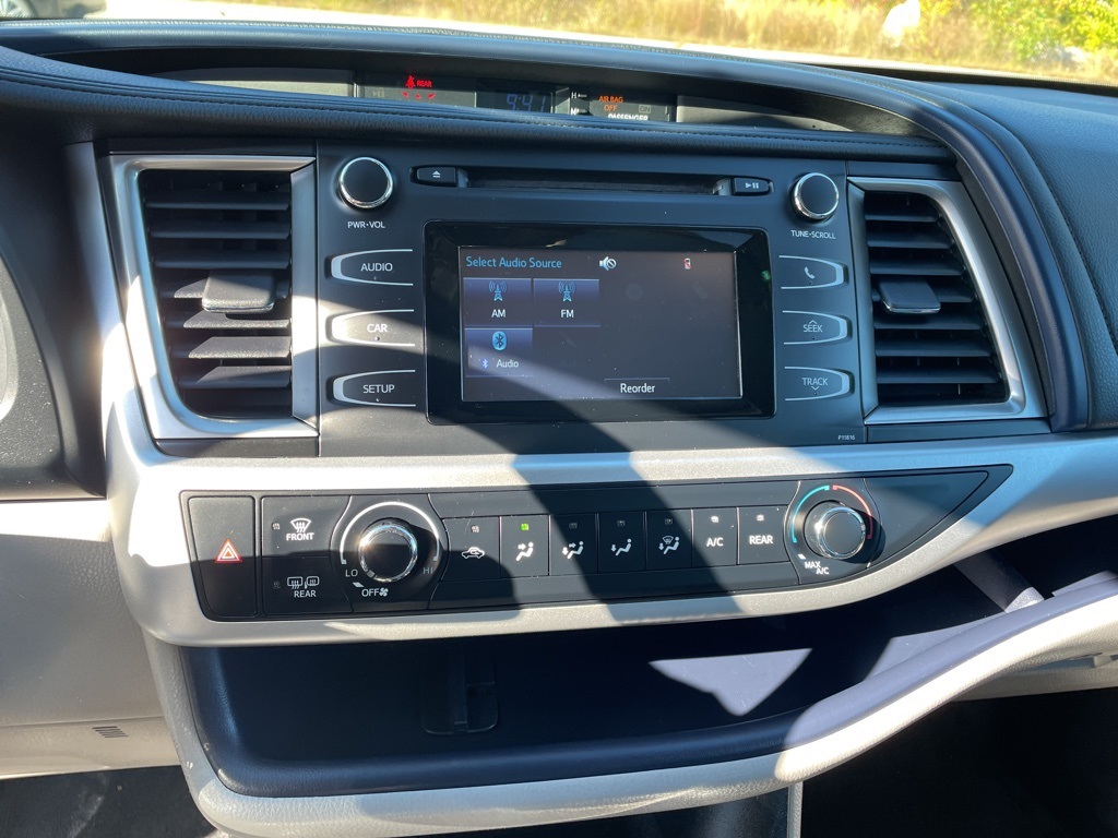 2019 Toyota Highlander LE Plus photo 9