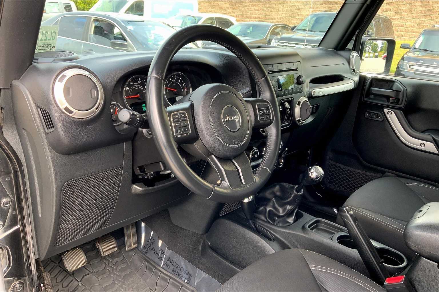 2016 Jeep Wrangler Unlimited Sahara photo 16