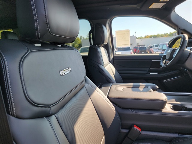 2025 Ford Expedition Platinum MAX photo 16