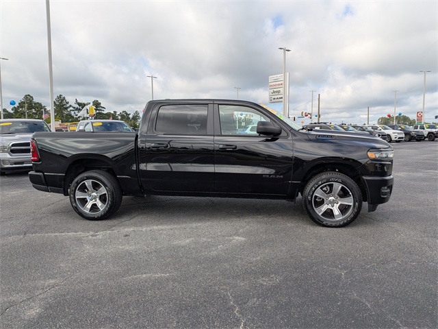 2025 Ram 1500 Tradesman photo 2