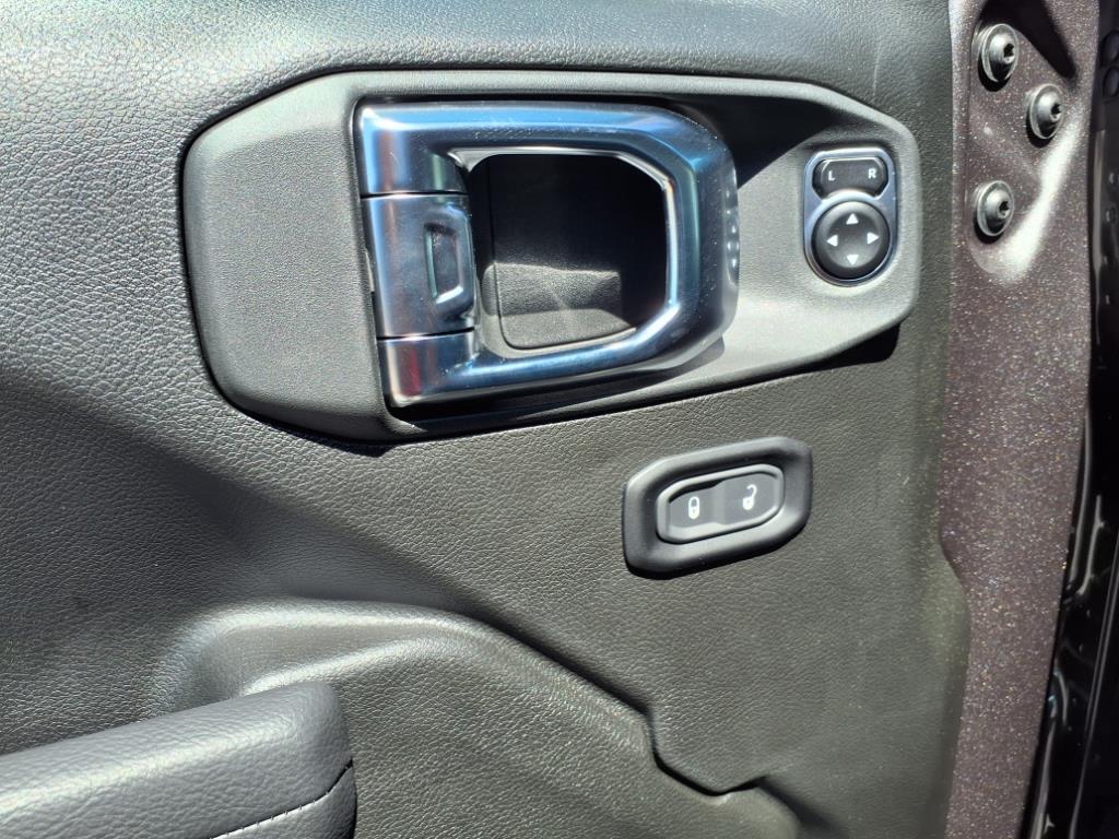 2025 Jeep Wrangler Sport S photo 3
