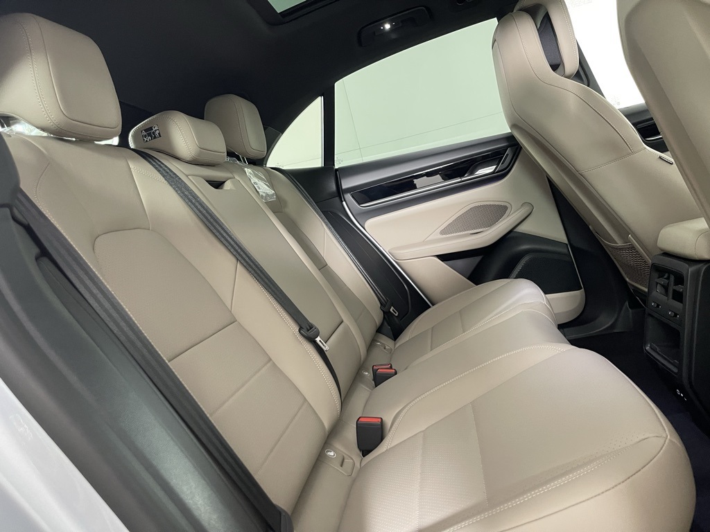 2025 Porsche Macan Electric 4 photo 19