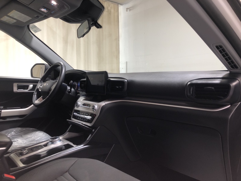2021 Ford Explorer XLT Sport photo 12