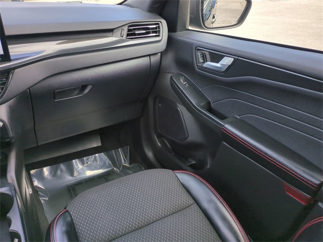 2024 Ford Escape ST-Line photo 15