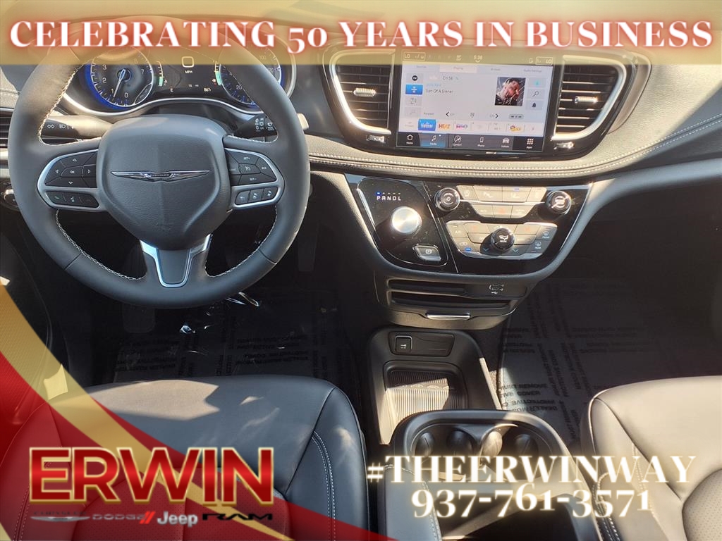 2026 Chrysler Pacifica photo 4