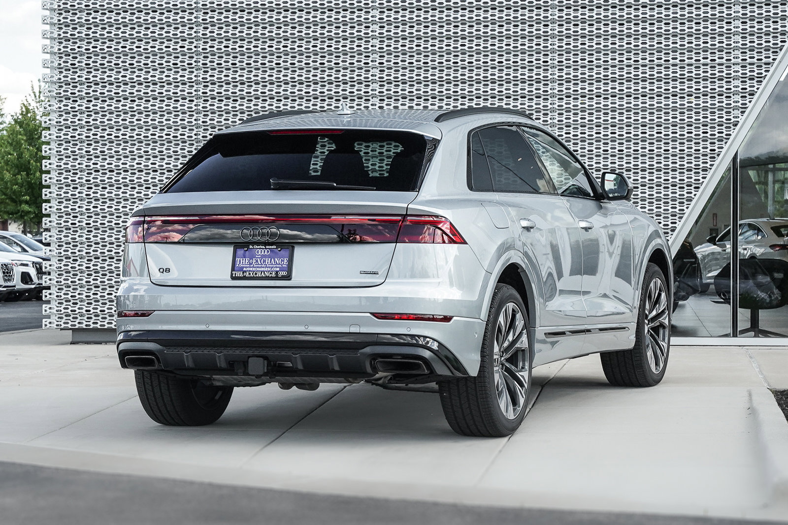 2025 Audi Q8 55 Premium Plus photo 3
