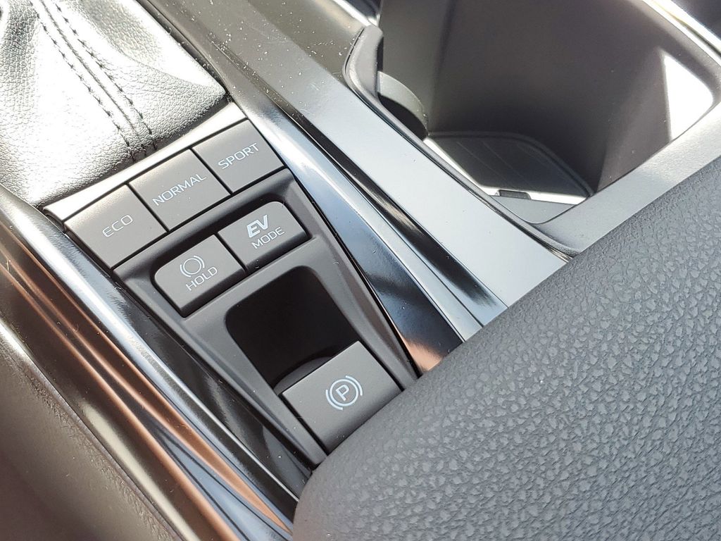 2025 Toyota Camry SE photo 26