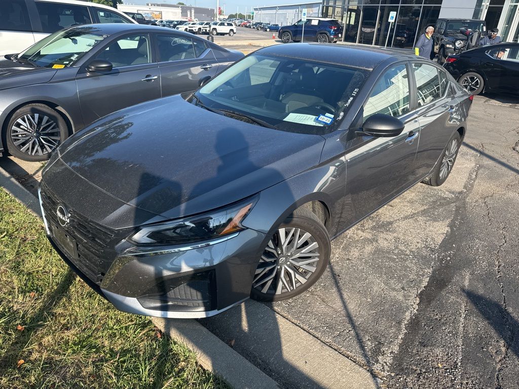 Used 2024 Nissan Altima SV with VIN 1N4BL4DV3RN351813 for sale in Kansas City