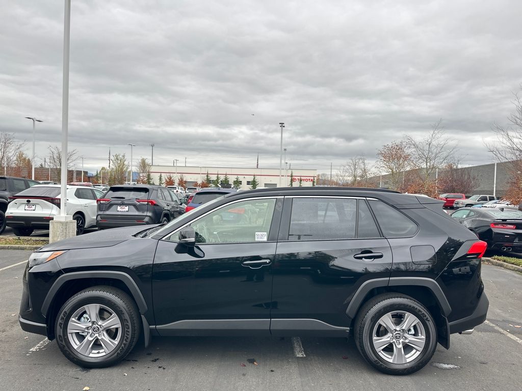 2025 Toyota RAV4 XLE photo 3