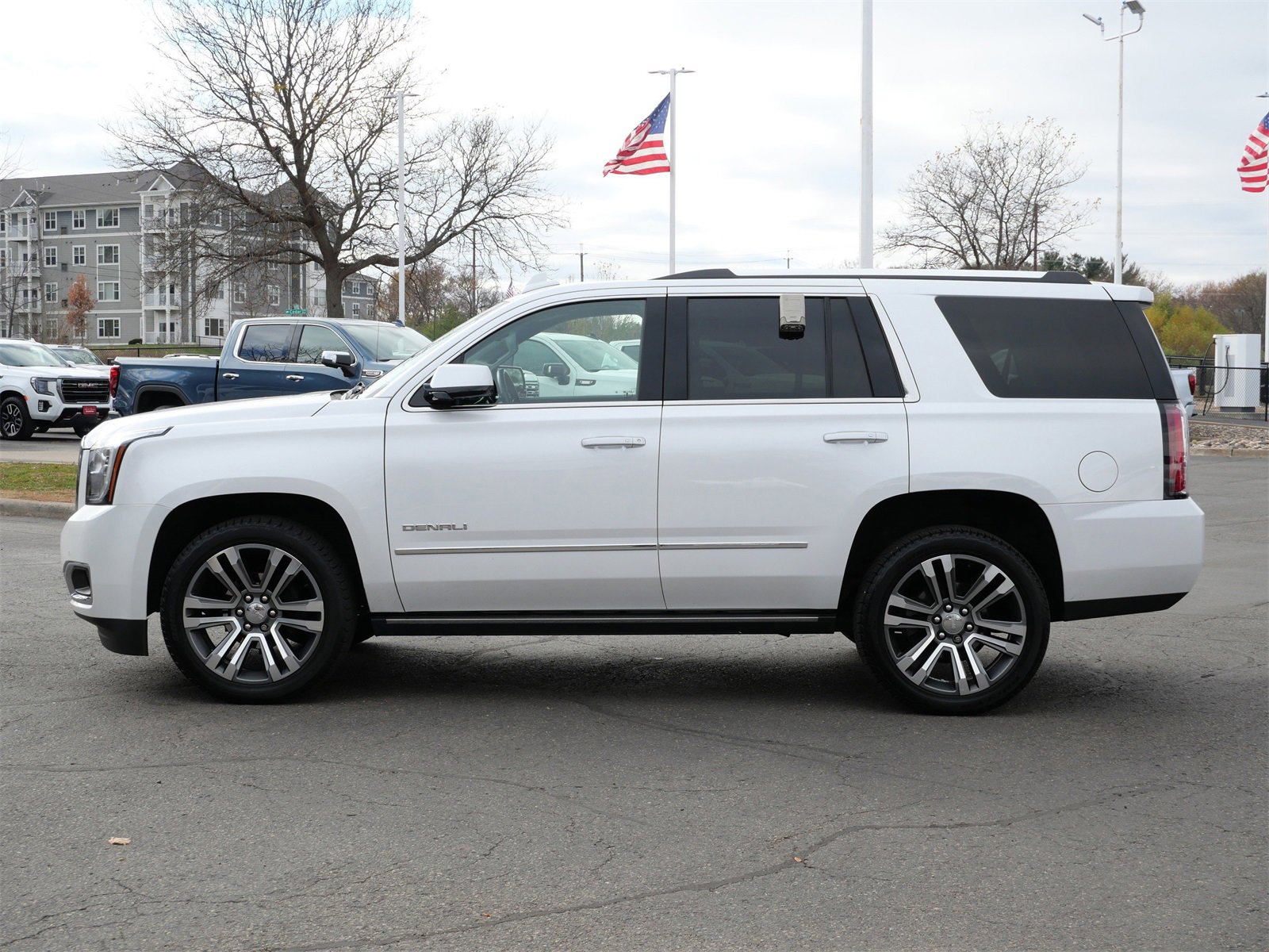 Used 2019 GMC Yukon Denali with VIN 1GKS2CKJXKR333903 for sale in White Bear Lake, Minnesota