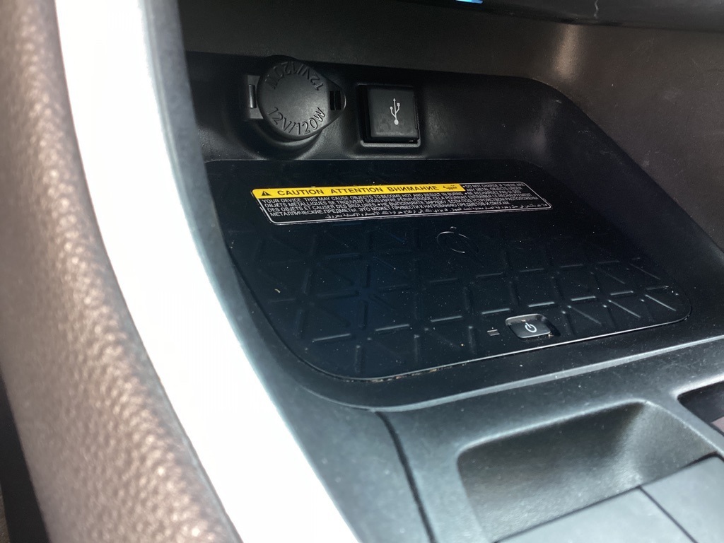 2020 Toyota RAV4 Hybrid XSE photo 14