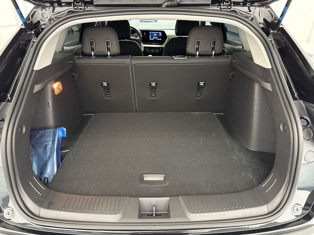 2025 Chevrolet Trax LS photo 7