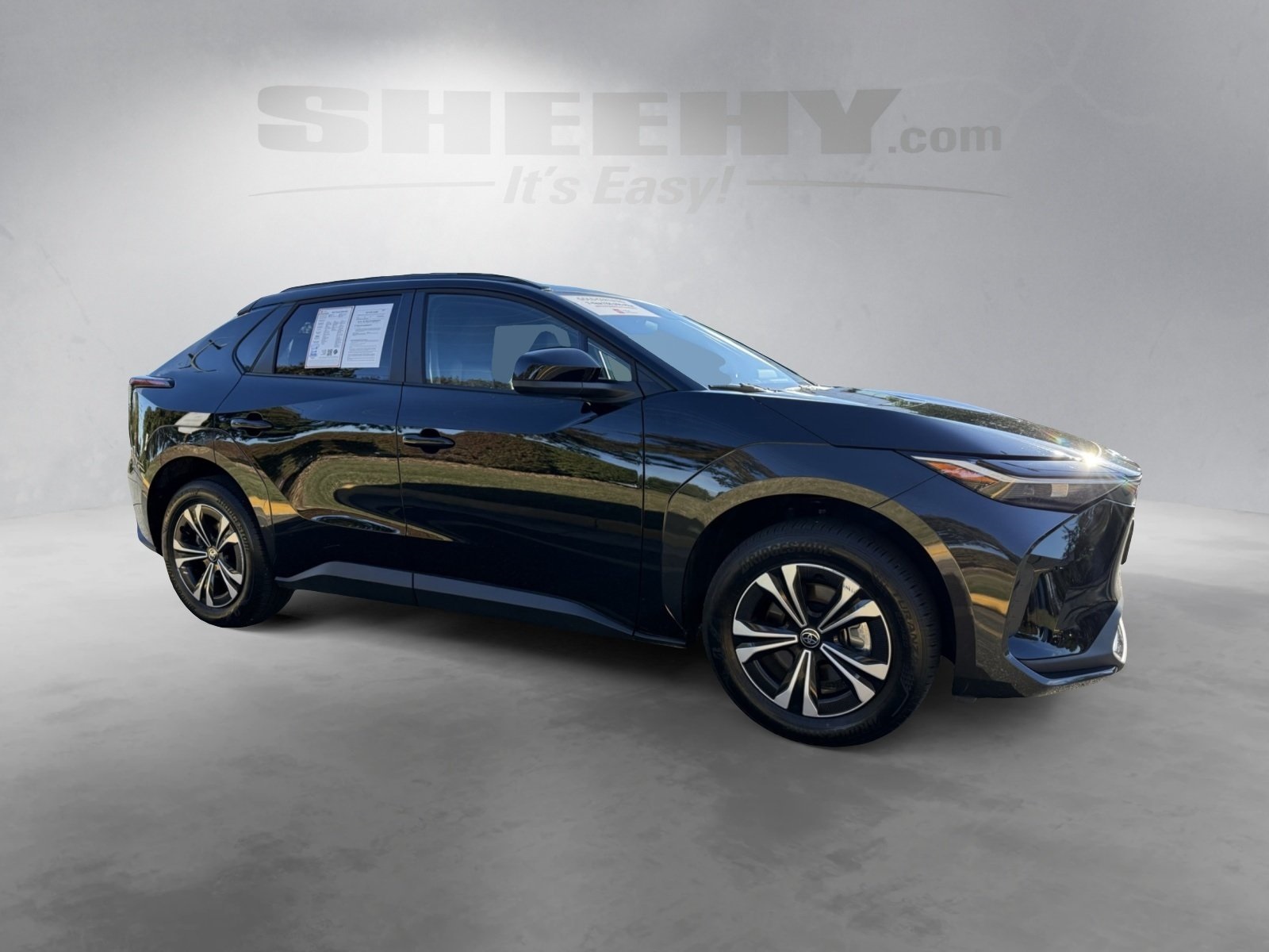 2023 Toyota bZ4X XLE photo 2