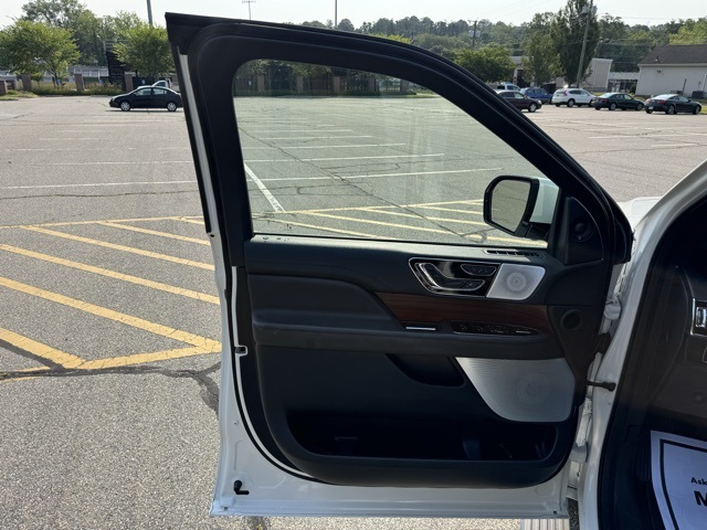 2024 Lincoln Navigator L Reserve photo 9